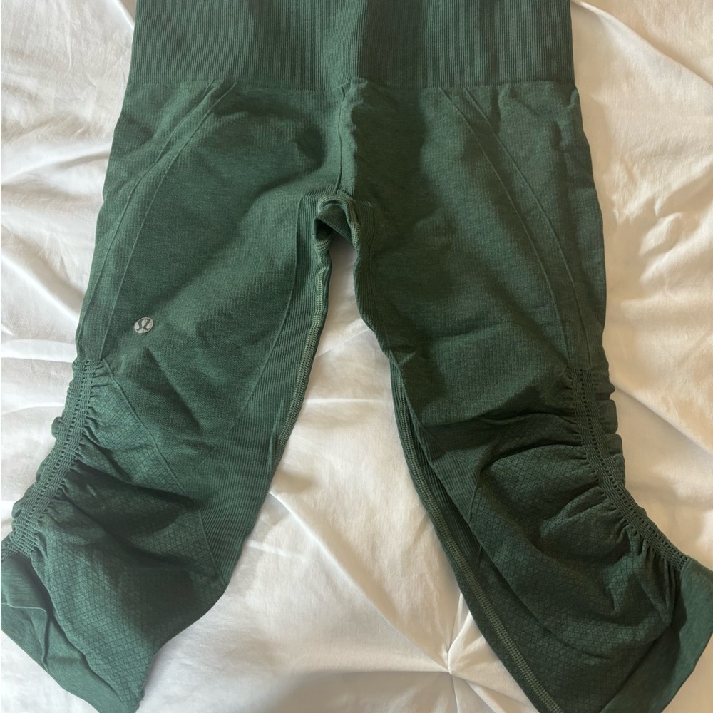 Lululemon In The Flow Crop, Green, size 4